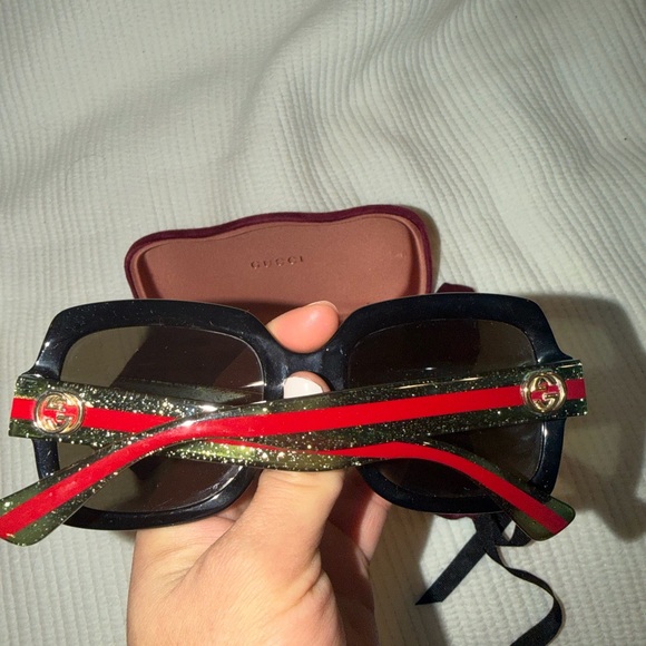 Gucci Women\'s Black Sunglasses with Case